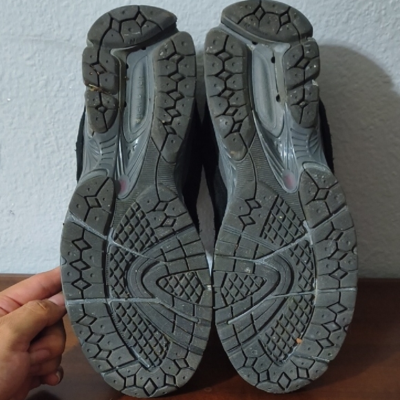 New Balance Men's Black and Gray Sneakers - Picture 5 of 6